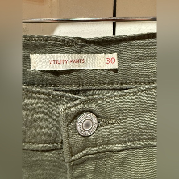 Levi’s Utility Women’s Pants in Olive Night Green , size 30 - Picture 5 of 13